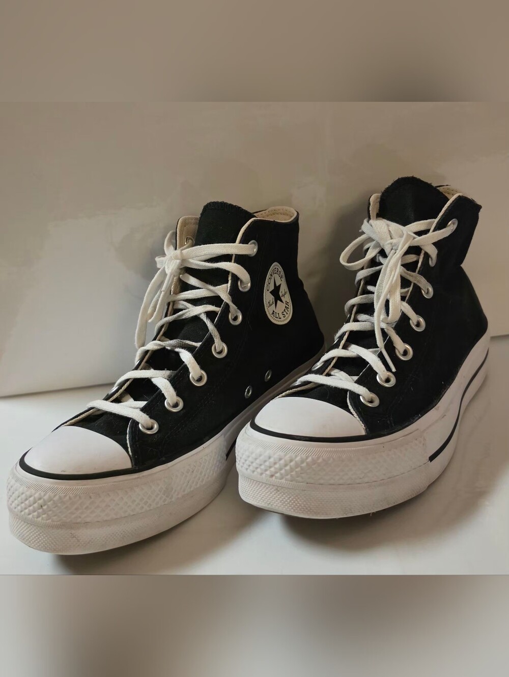 Ladies Converse Size 9